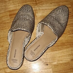 Time and Tru Women's Black and Tan Mules